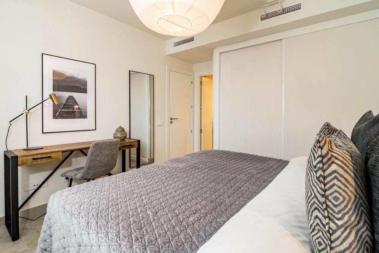 Inf33K- Stunning City Apartment Close To Beaches Εστεπόνα