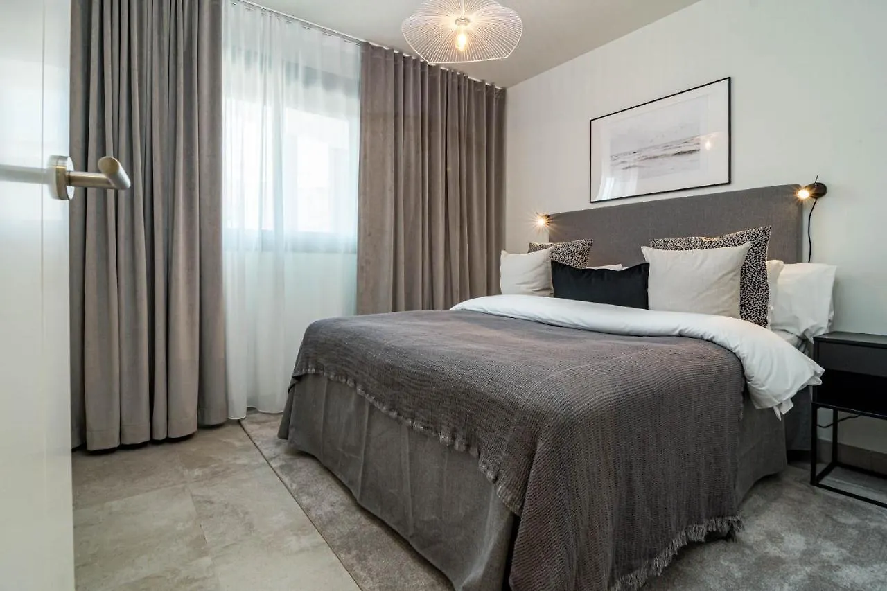 Inf33K- Stunning City Apartment Close To Beaches Εστεπόνα